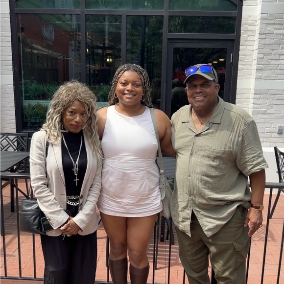 Meet your Posher, Amanda - Picture 4 of 4